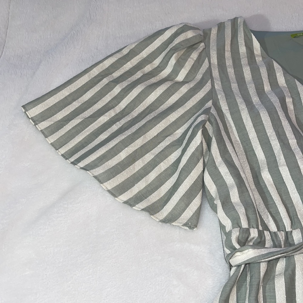 NWT Gianni Bini Sage/White Stripped Slip On Dress w/ shutter sleeves  Size Small - Picture 5 of 12